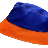 Oranžovo-modrý pracovní klobouk